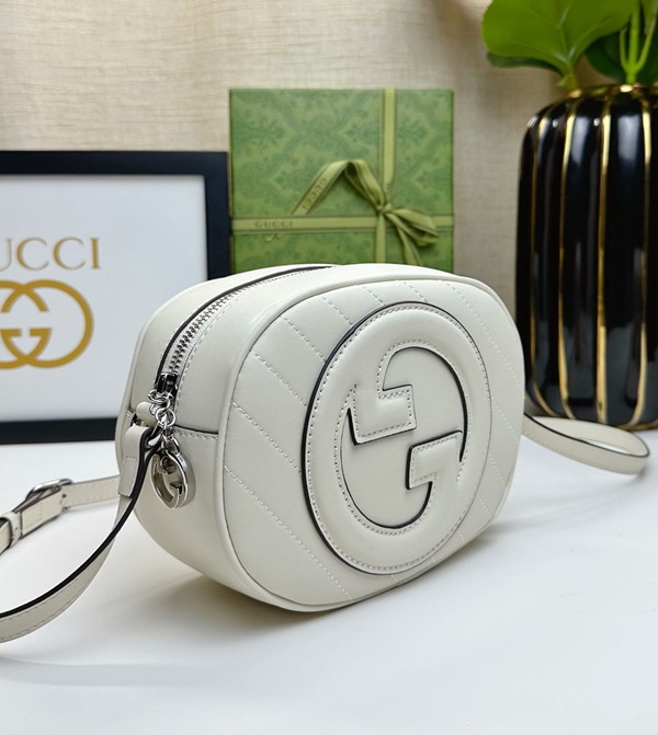 激安グッチバッグコピー背面デザイン